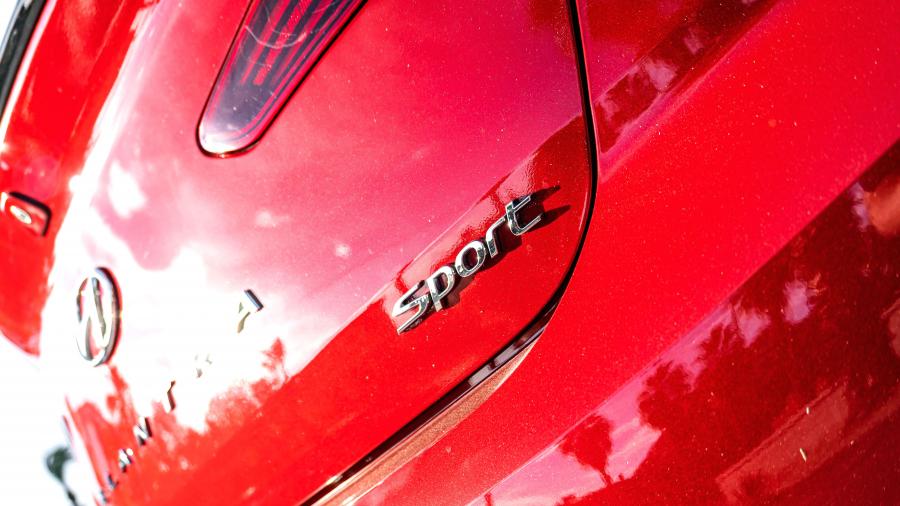 Логотип Hyundai Elantra Sport (AD) 2018 года  (NA) (фото 18 из 28)